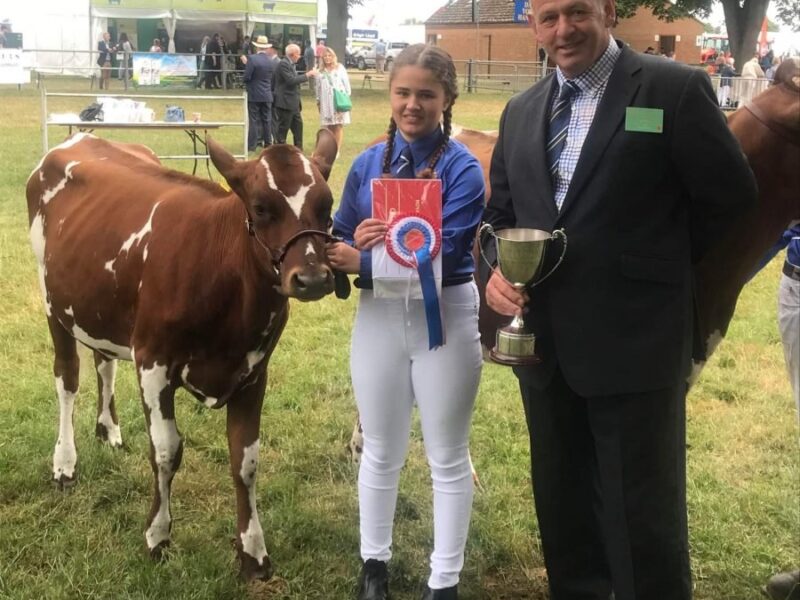 Molly Bolderston - Interbreed Champion Handler