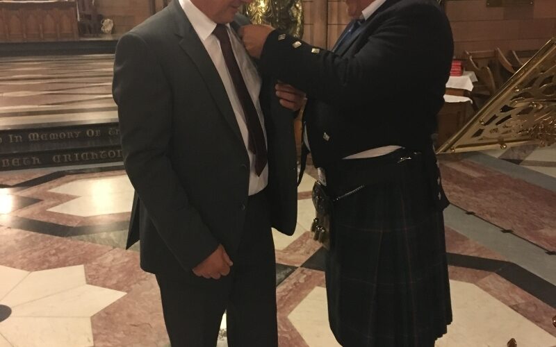 Keith Davidson hands over the Presidents badge to Michael Howie