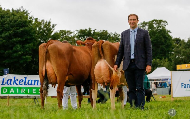 R - L Champion Judge Iwan Thomas with Champion Carnell Barby Doll 13 and Reserve Priestland Hail Sierra Lily Photo by Jessica Hall Photography