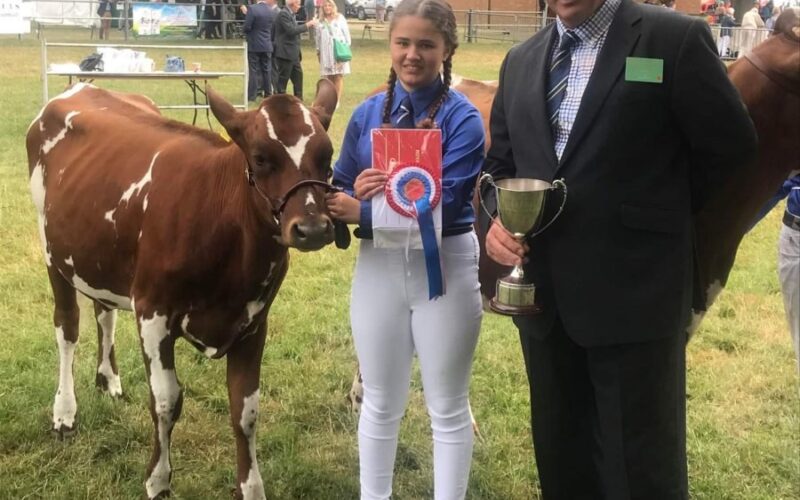 Molly Bolderston - Interbreed Champion Handler